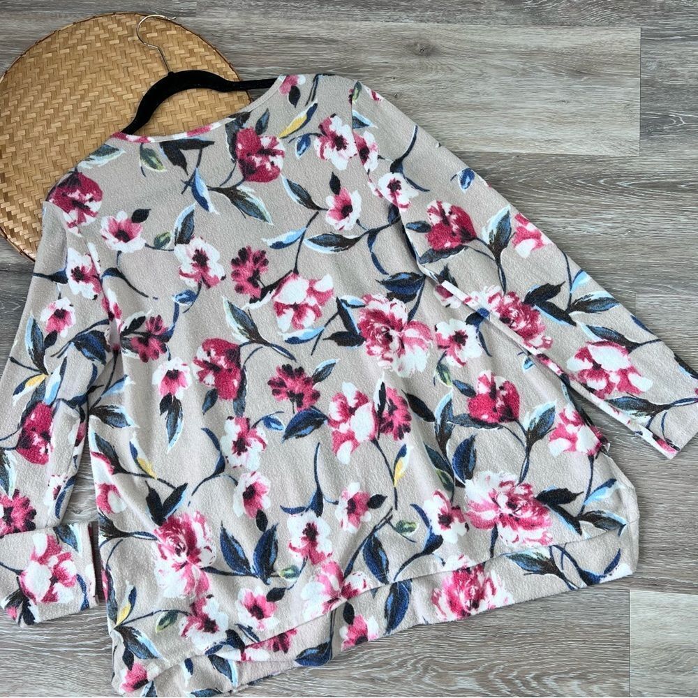 Soft surroundings floral printed blouse ultra soft - Picture 6 of 6